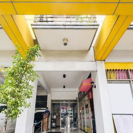 Oyo 893 Dian Suites Makati Manille Extérieur photo