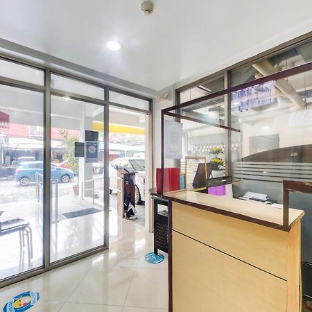 Oyo 893 Dian Suites Makati Manille Extérieur photo