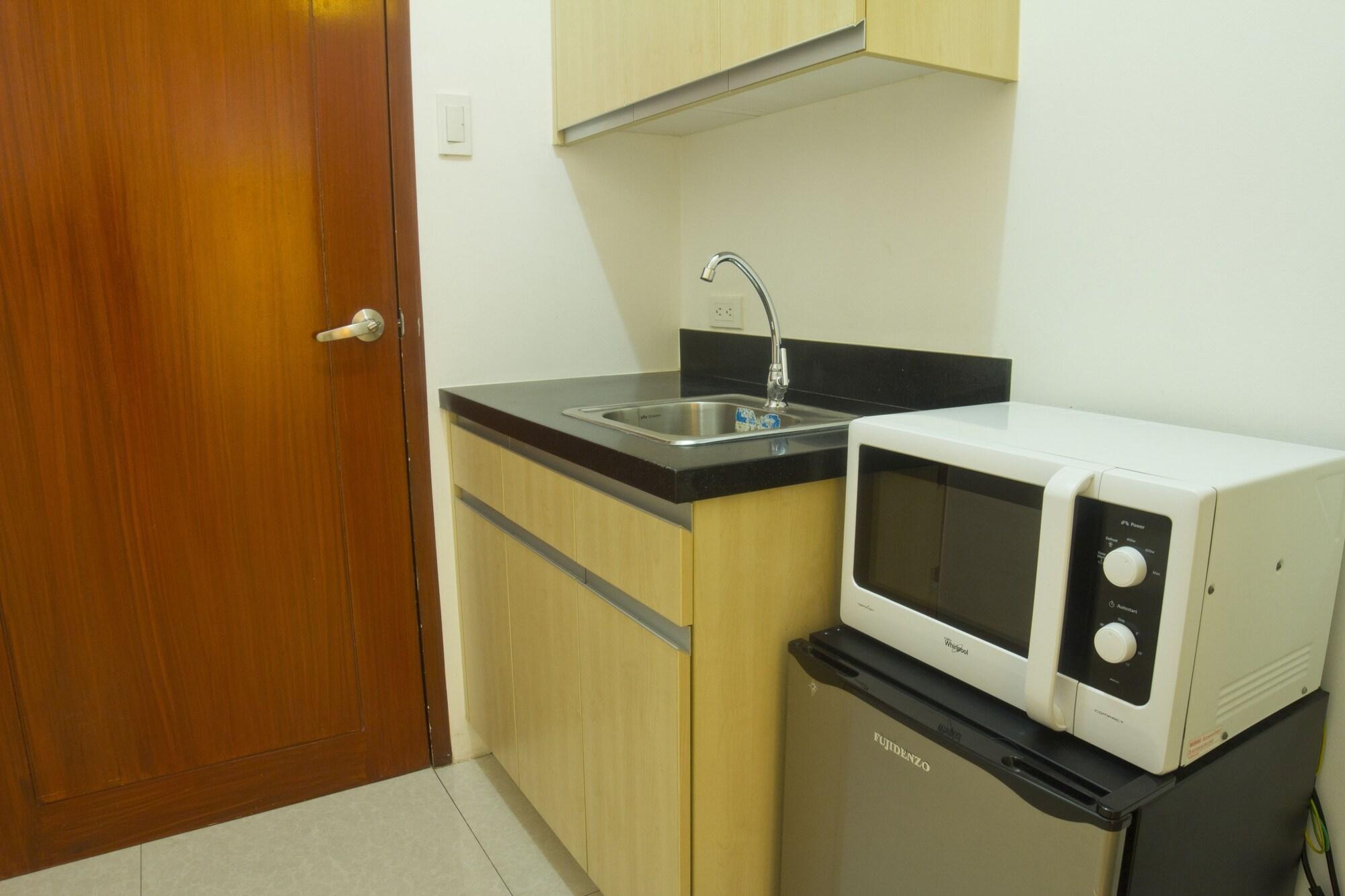 Oyo 893 Dian Suites Makati Manille Extérieur photo