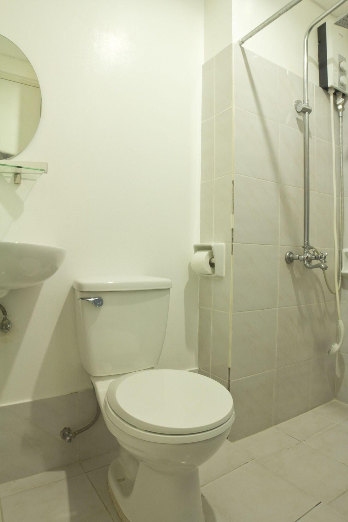 Oyo 893 Dian Suites Makati Manille Extérieur photo