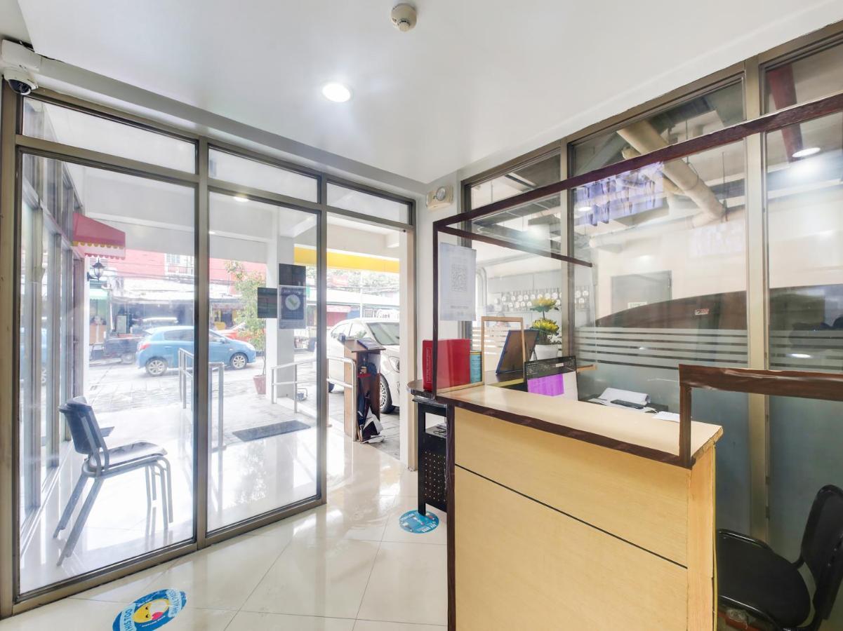 Oyo 893 Dian Suites Makati Manille Extérieur photo