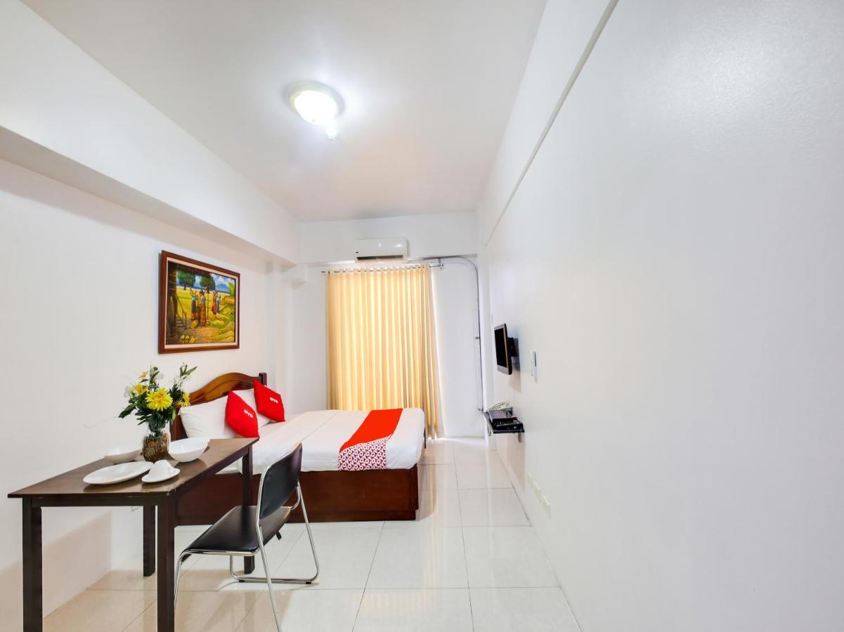 Oyo 893 Dian Suites Makati Manille Extérieur photo