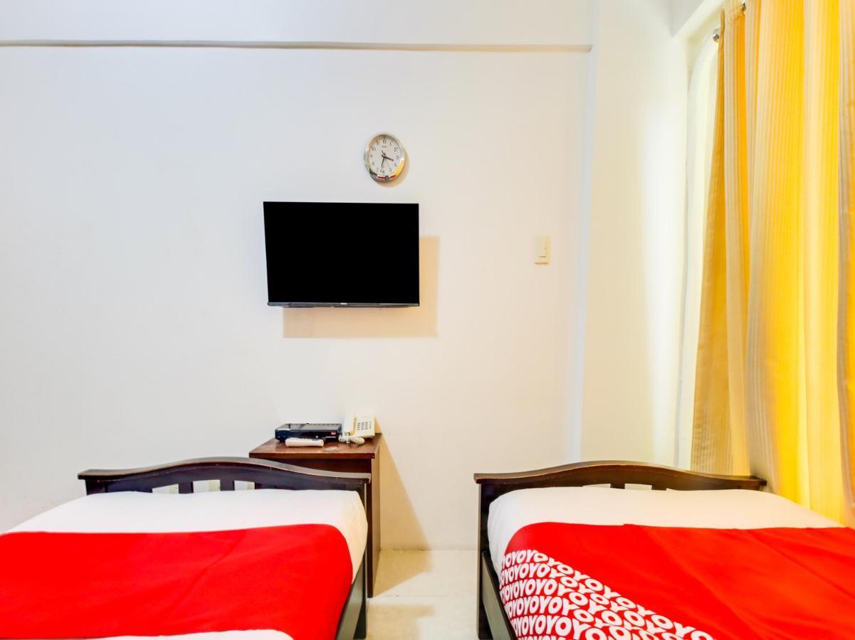 Oyo 893 Dian Suites Makati Manille Extérieur photo