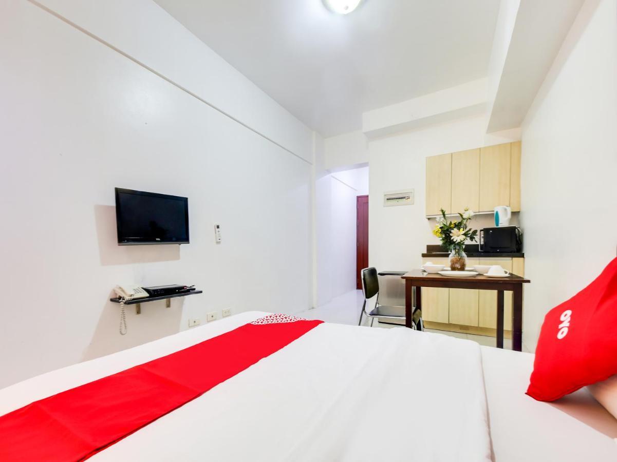 Oyo 893 Dian Suites Makati Manille Extérieur photo