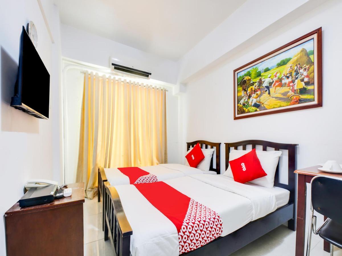 Oyo 893 Dian Suites Makati Manille Extérieur photo