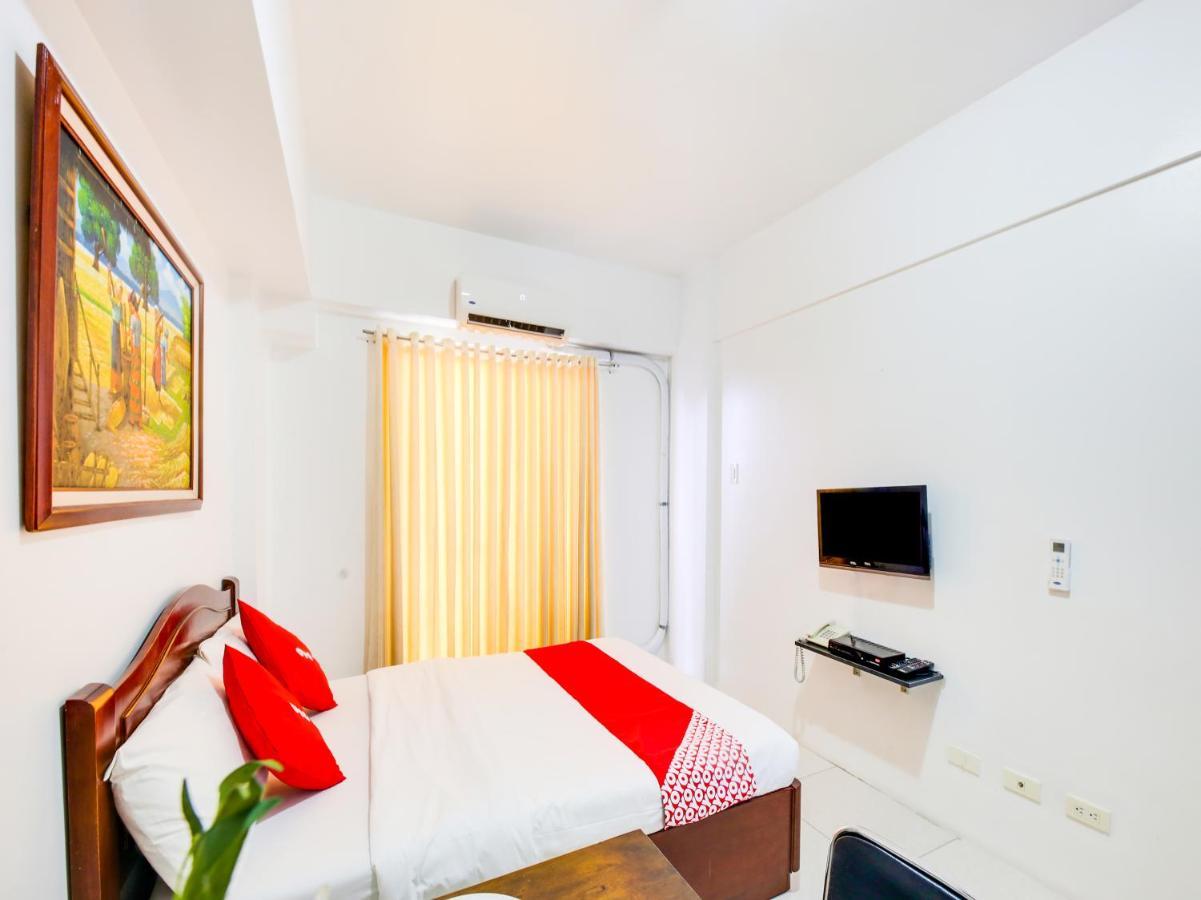 Oyo 893 Dian Suites Makati Manille Extérieur photo