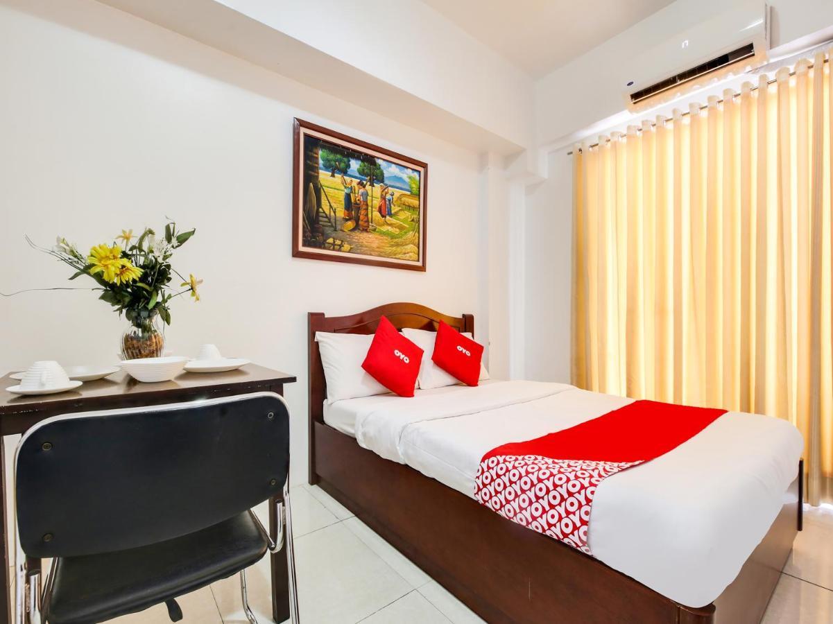Oyo 893 Dian Suites Makati Manille Extérieur photo