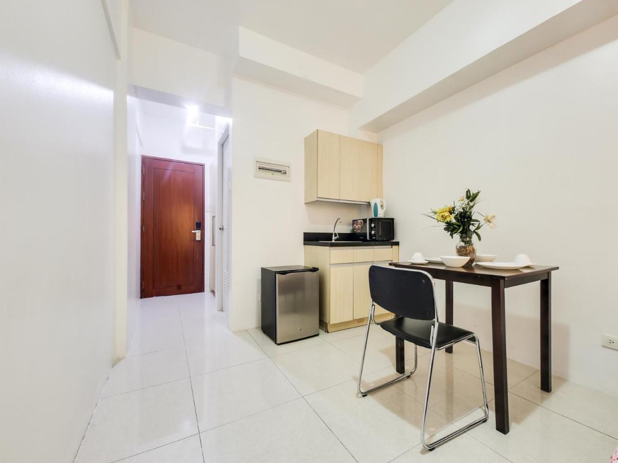 Oyo 893 Dian Suites Makati Manille Extérieur photo
