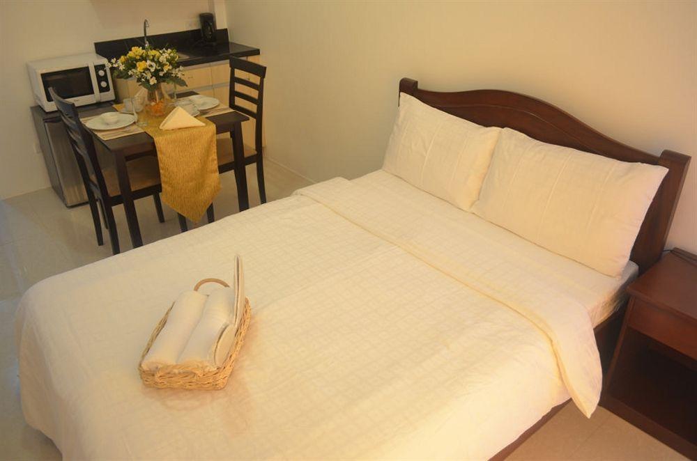 Oyo 893 Dian Suites Makati Manille Extérieur photo