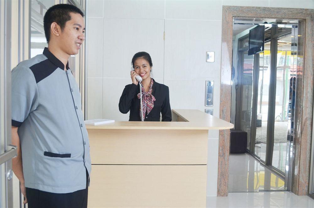 Oyo 893 Dian Suites Makati Manille Extérieur photo