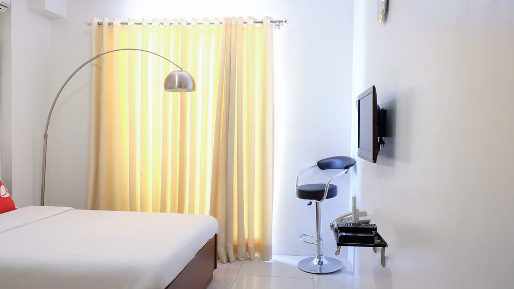 Oyo 893 Dian Suites Makati Manille Extérieur photo