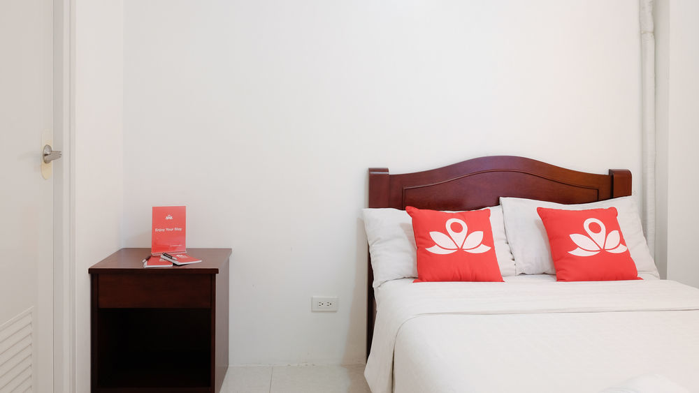 Oyo 893 Dian Suites Makati Manille Extérieur photo