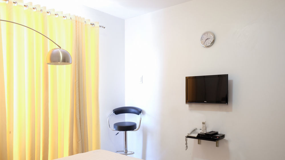 Oyo 893 Dian Suites Makati Manille Extérieur photo