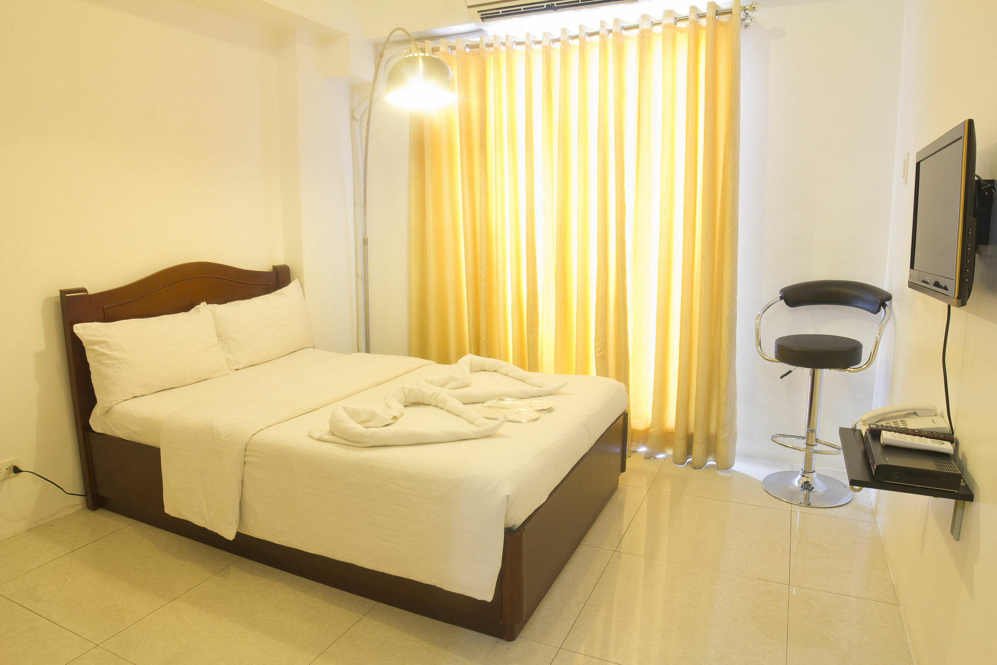 Oyo 893 Dian Suites Makati Manille Extérieur photo