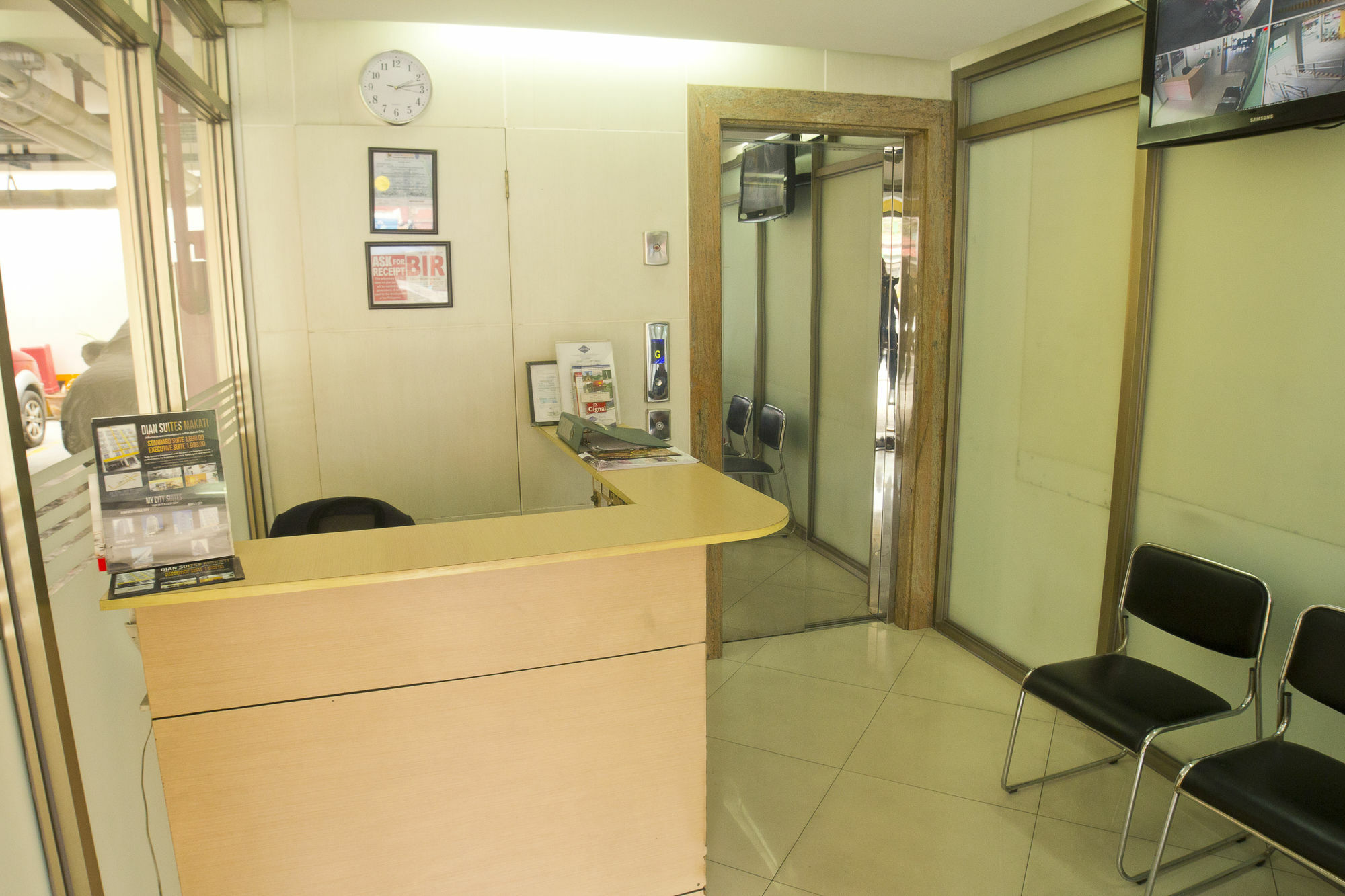 Oyo 893 Dian Suites Makati Manille Extérieur photo
