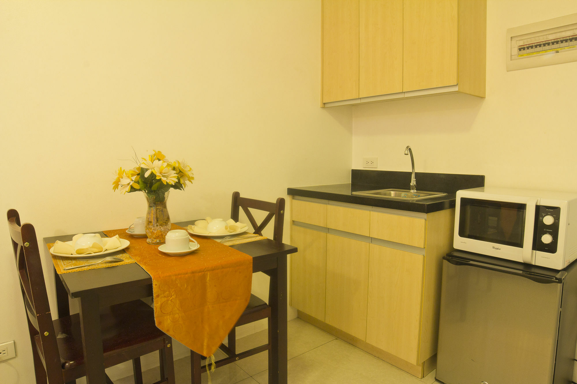 Oyo 893 Dian Suites Makati Manille Extérieur photo