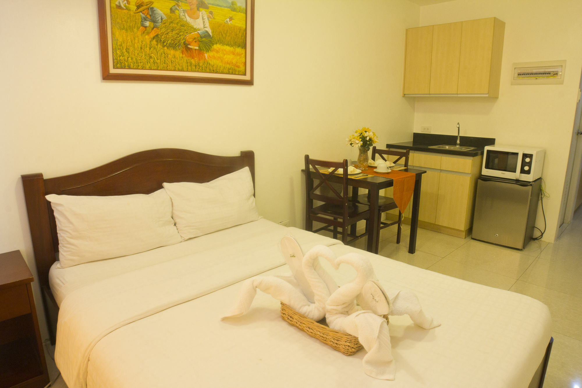 Oyo 893 Dian Suites Makati Manille Extérieur photo